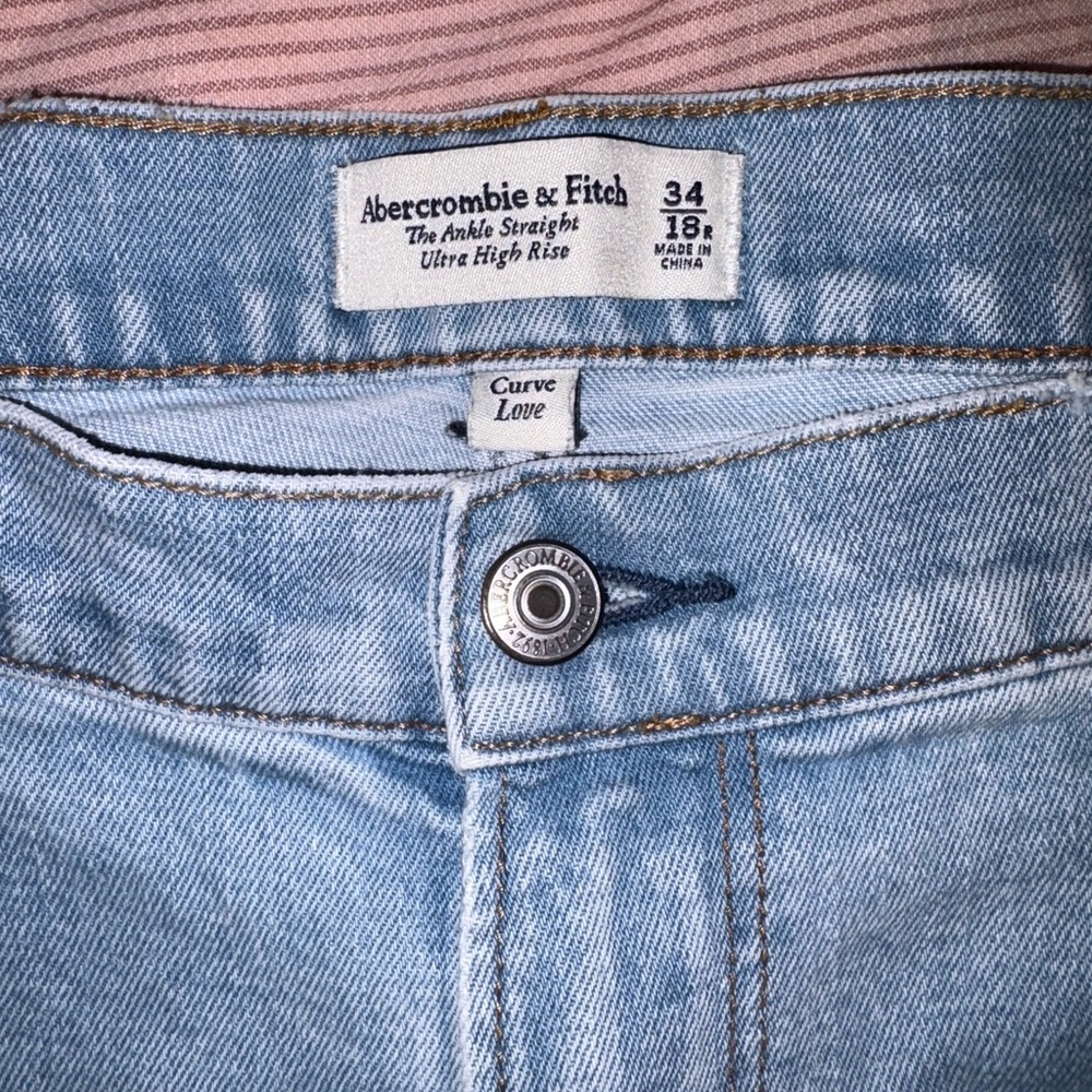 Like New Abercrombie & Fitch Ultra High Rise Light Denim Jeans